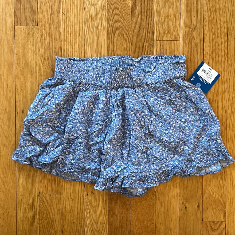 Arizona Floral Blue Women's Dressy Ruffle Hem Shorts. NWT Women’s sz S